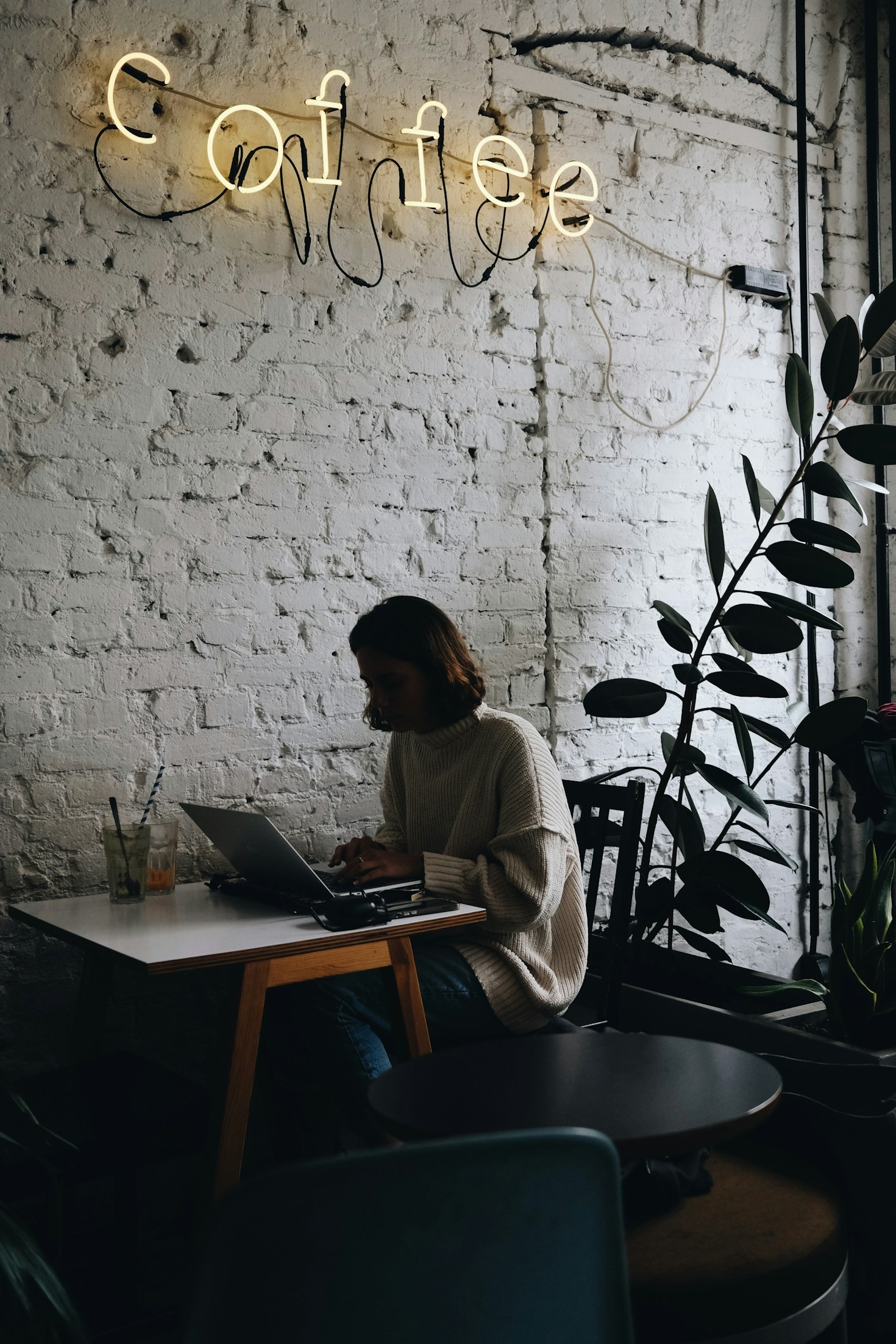 Passive Revenue Streams: Transitioning from Hustle to Autopilot